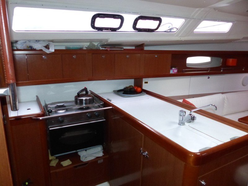 Oceanis 37 -12.jpg